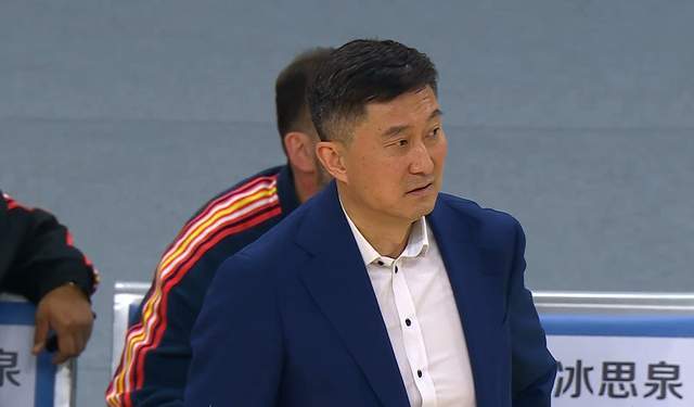 宝威体育-广东遭豪门3杀，杜锋无奈，双外援尽力，他仨凑合，他俩拖了后腿